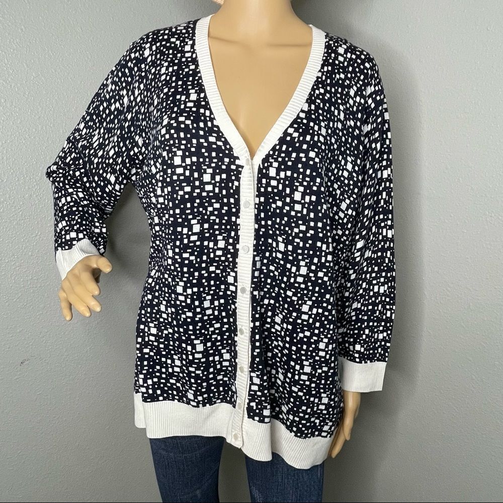 Nue Options Women’s Long Sleeve Button Down Cardigan Navy Blue and Off White 2X